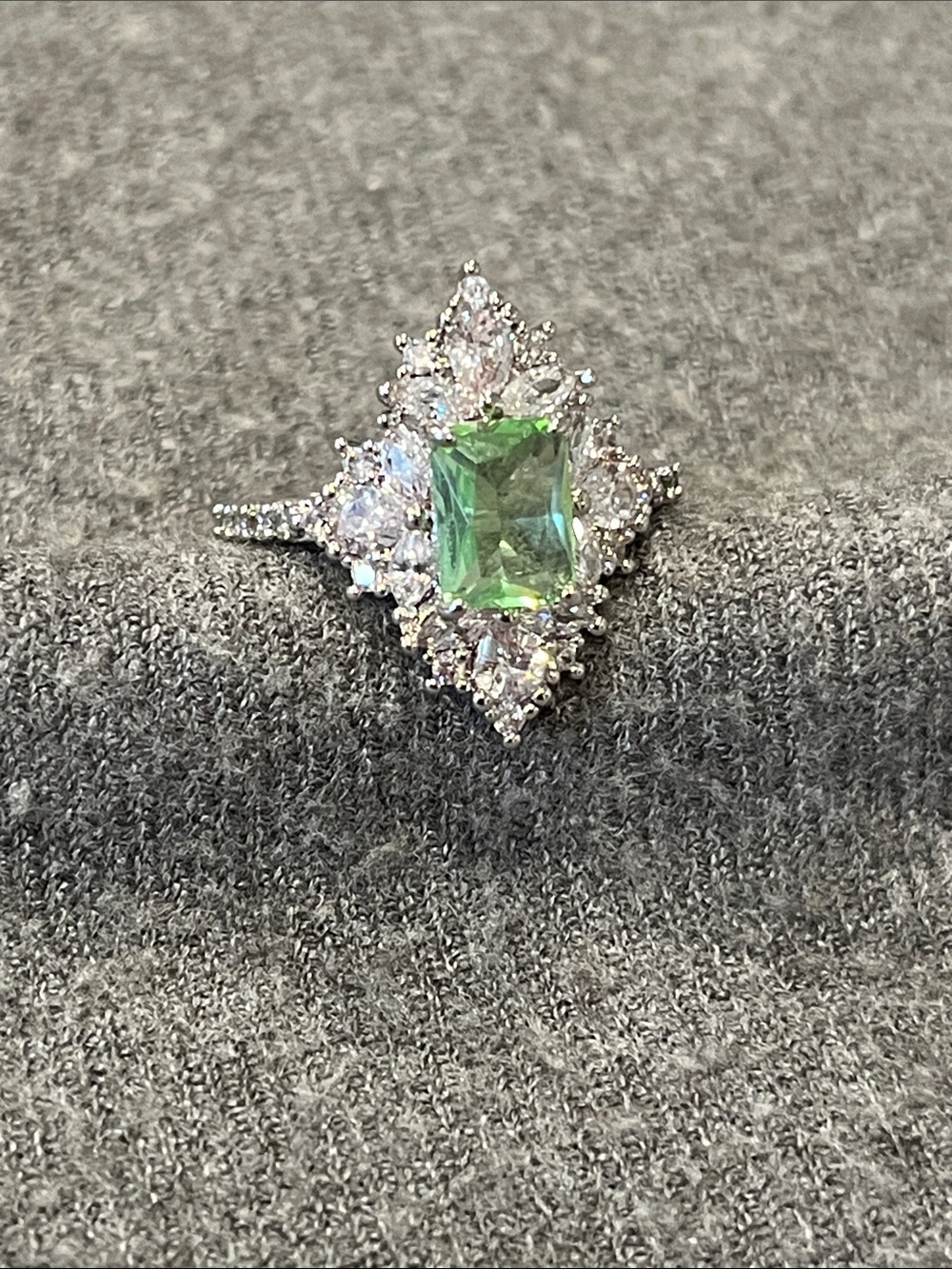 Bomb Party Green Stone & Sparkle-sz 7